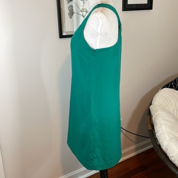 🤩3 for $30 Bundle Deal🤩
J. Crew twist strap green dress - Picture 5 of 10